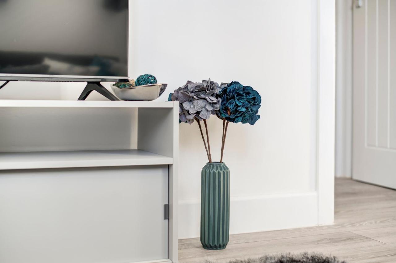 2 Bedroom With Large And Wi-fi Londen