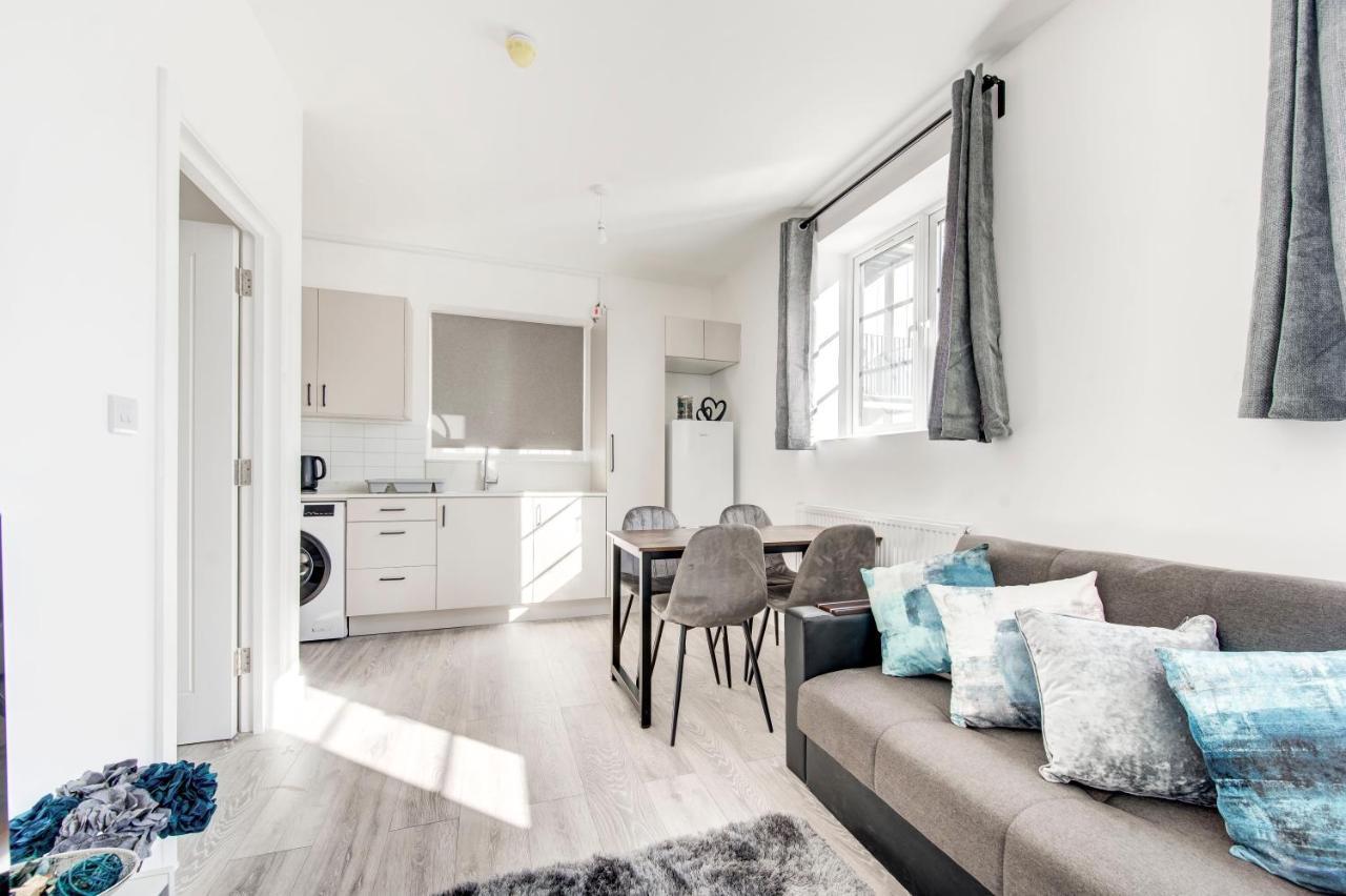 Апартаменты 2 Bedroom With Large And Wi-fi Лондон